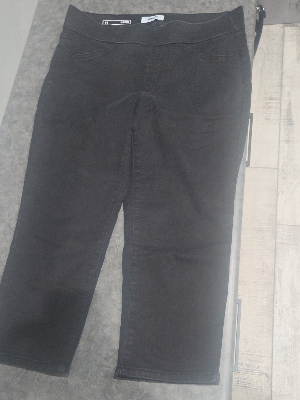 Sonoma Black Capri Pull-On Stretch Pants